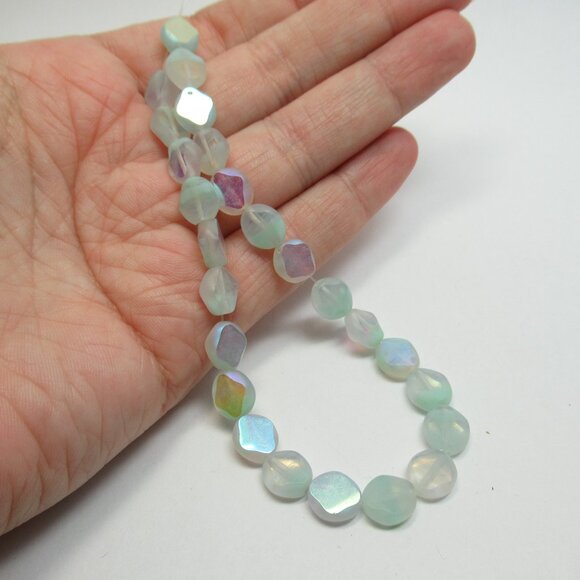 Uranium glass beads - Picture 9 of 9